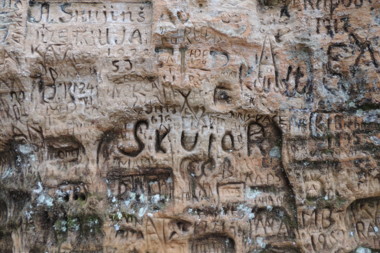 ゲートウマ二ヤ洞穴