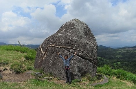 押戸石。巨大です。