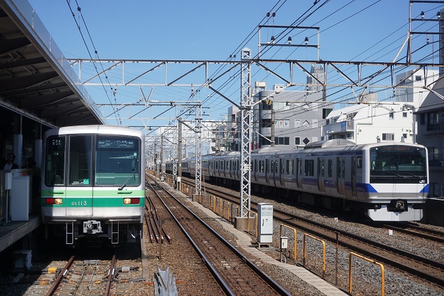 EF65 1102 町田 返却単機回送 & メトロ05系 綾瀬駅6
