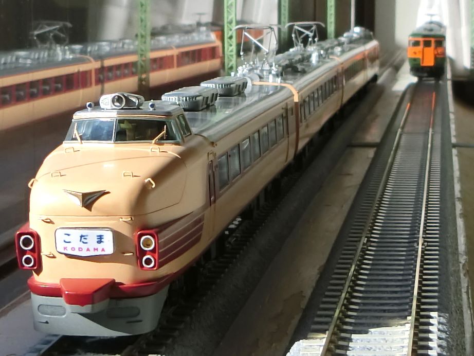 東海道本線を行く151系「こだま」と115系湘南色 | HOゲージの世界へ
