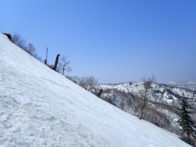 P4291661　11：26　奥に春香山.jpg