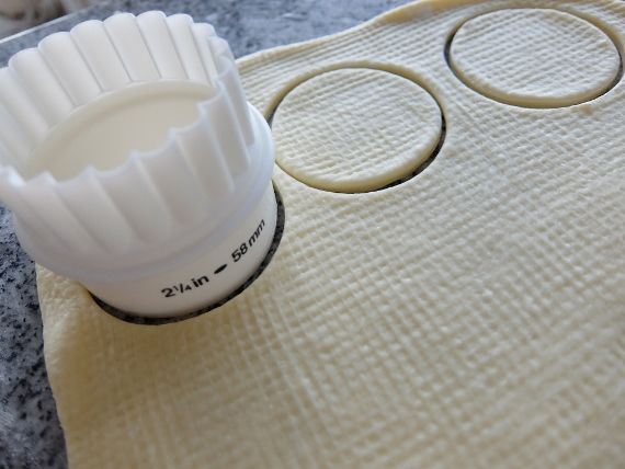  ハイジの白パン 成形 花 Air lace bun molding dough