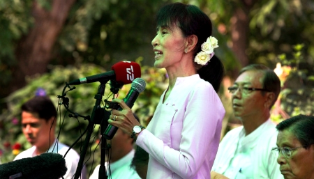 ミャンマーの民主化運動指導者、アウンサンスーチー氏.jpg