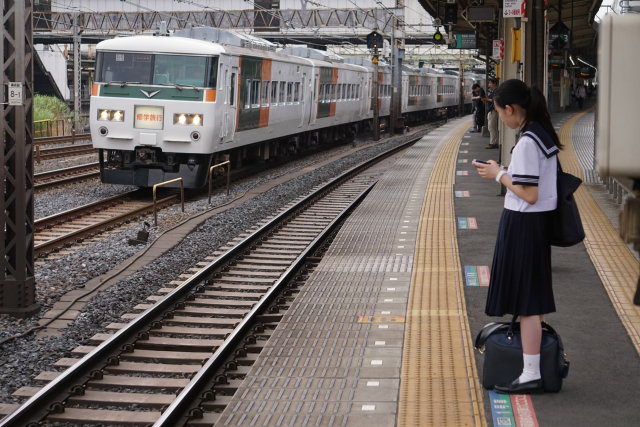 EF81 98 牽引 カシオペア紀行 札幌行き& 185系修学旅行4