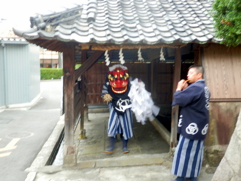 三輪神社の井戸と御神楽