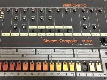 ローランド TR-808の修理 ボタン破損、レバースイッチ破損、音出ない ガリ修理 リズムマシン | ビンテージシンセサイザー修理記 - 楽天ブログ