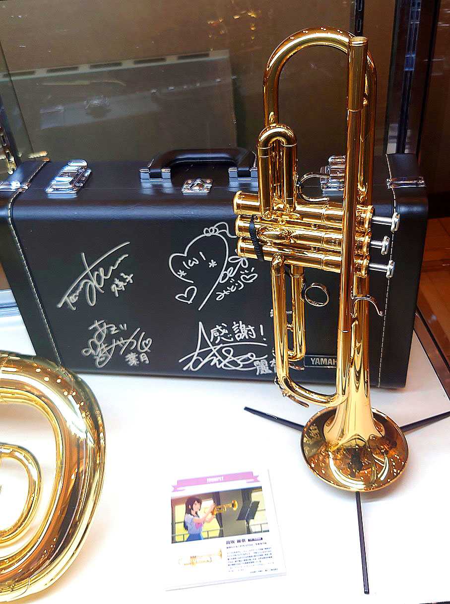 サインと楽器展示2『最終楽章 響け！ユーフォニアム 前編