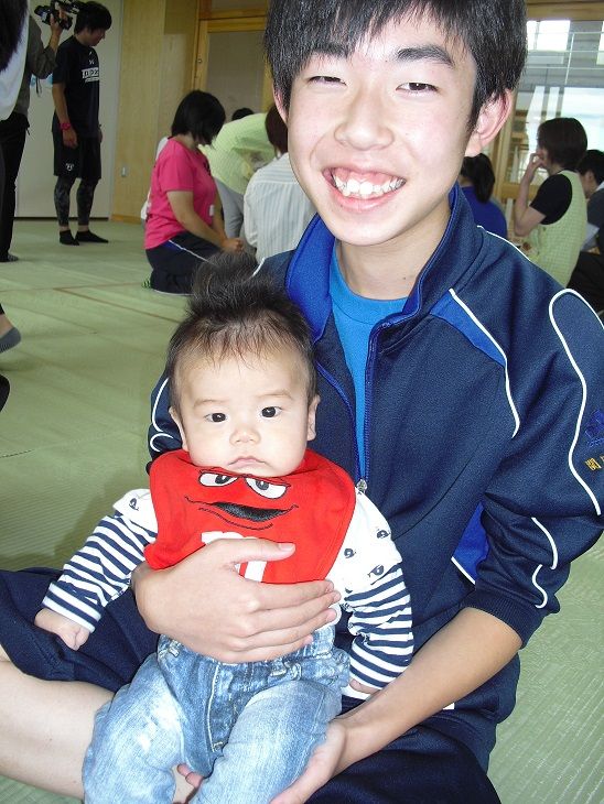 中学生と赤ちゃんの交流 中標津町児童センター 公式 のブログ 楽天ブログ