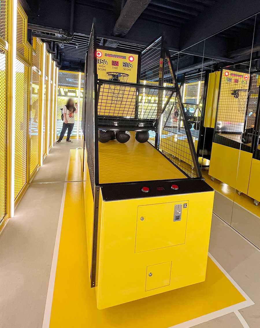 オニツカタイガー 新宿 ガチャ