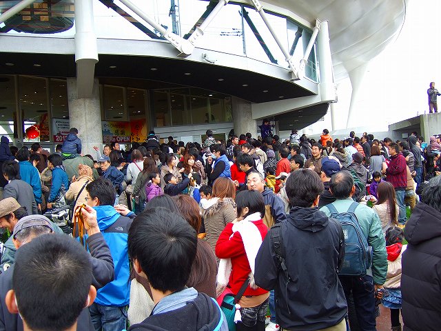 セレモニーのひとごみ