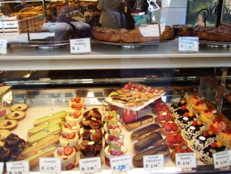 お菓子を食べながら歩く おかしな仕事 楽天ブログ