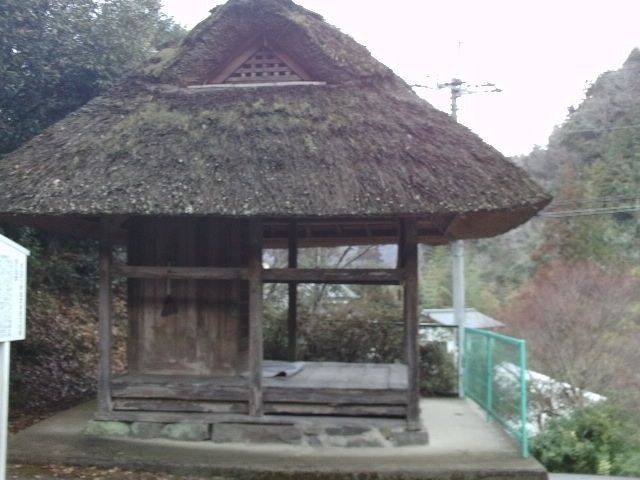 町指定有形文化財“四つ足堂”２
