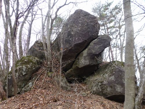 鏡台山の岩