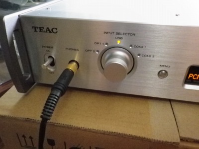 とりあえずヘッドフォンで聴きました