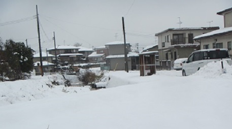 雪２０雪の原と家.jpg