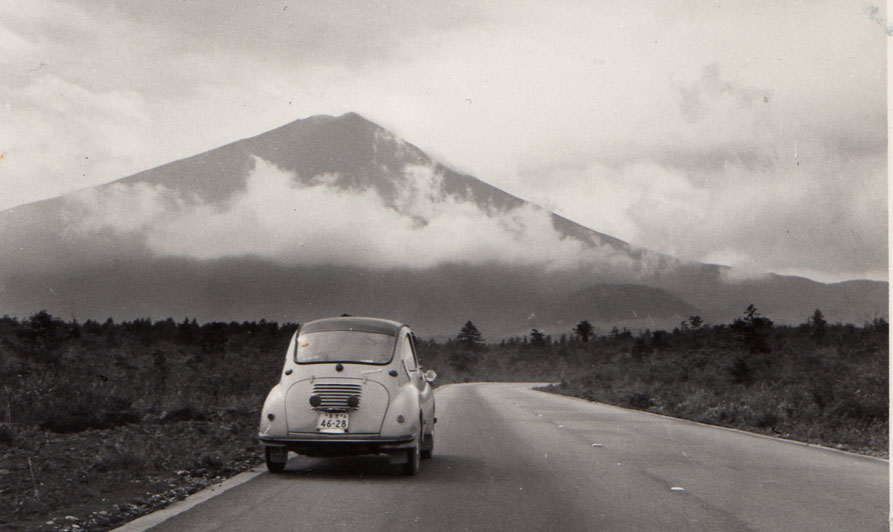 超懐かしい写真！スバル３６０とともに。富士山ドライブ)^o^(♪.jpg