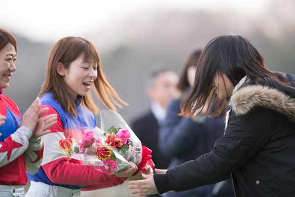 花束贈呈 木之前葵騎手公式ブログ Mauve En Arbre 楽天ブログ