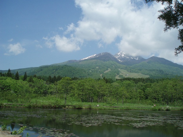 いもり池と妙高山