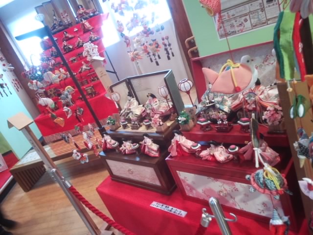 つるし雛と雛人形.jpg
