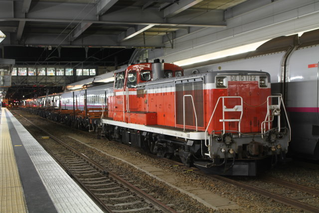 寝台特急「あけぼの」秋田駅.DE10工臨2