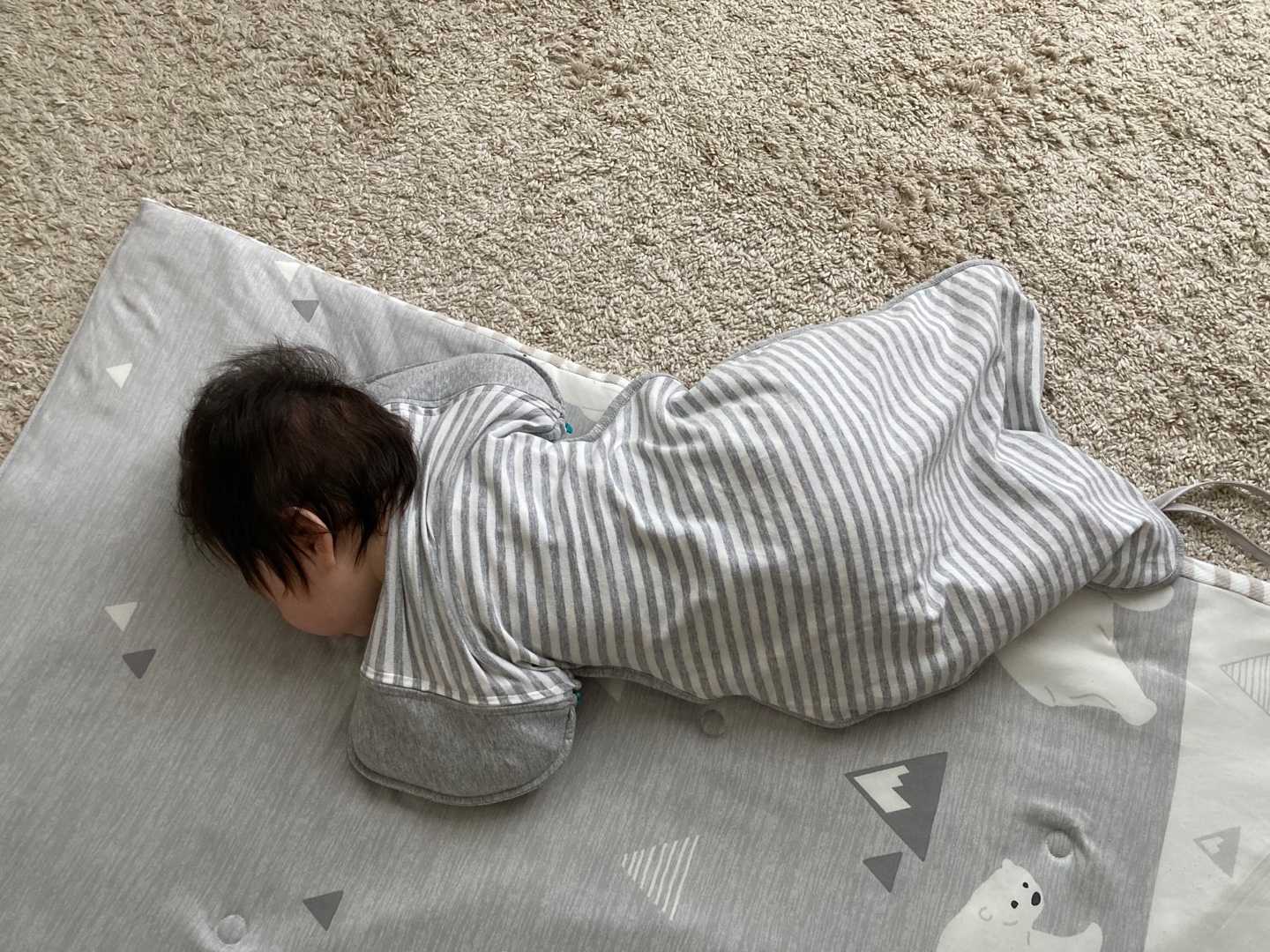 次女の赤ちゃん 朝 リビングに連れてきてもまだ眠い うつ伏せ寝が定着してしまいました これだから朝起きると目がパンパンになってるんだね 笑 決めポーズ 泣くんだか笑うんだか バナナかみかみ Music Land 私の庭の花たち 楽天ブログ 次女の赤ちゃん 朝 リビングに連れてきてもまだ眠い うつ伏せ寝が定着してしまいました これだから朝起きると目がパンパンになってるんだね 笑 決めポーズ 泣くんだか笑うんだか バナナかみかみ Music Land 私の庭の花たち 楽天ブログ