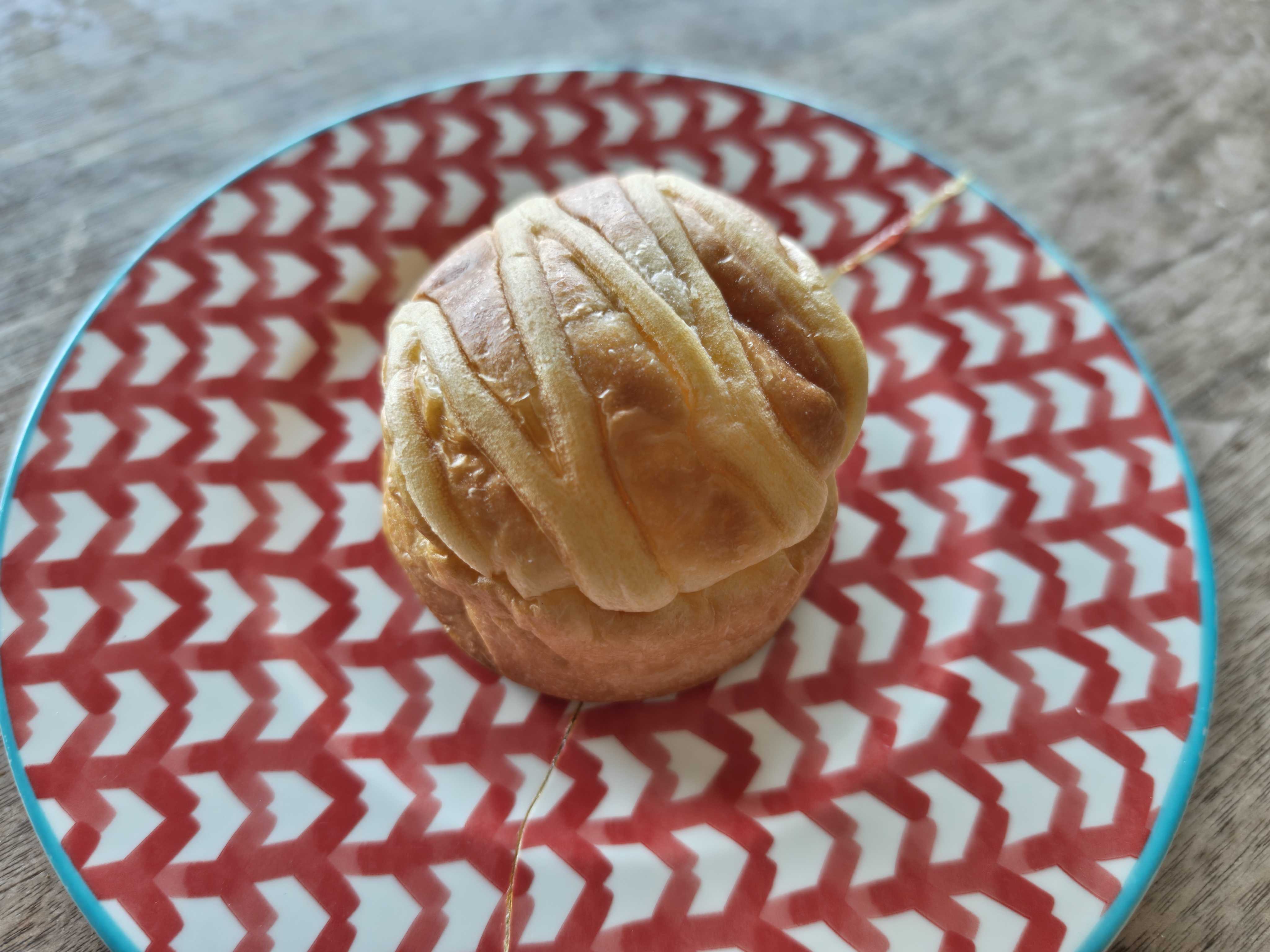 高知商業前駅パン屋　ウルスベーカリー　クリームパン