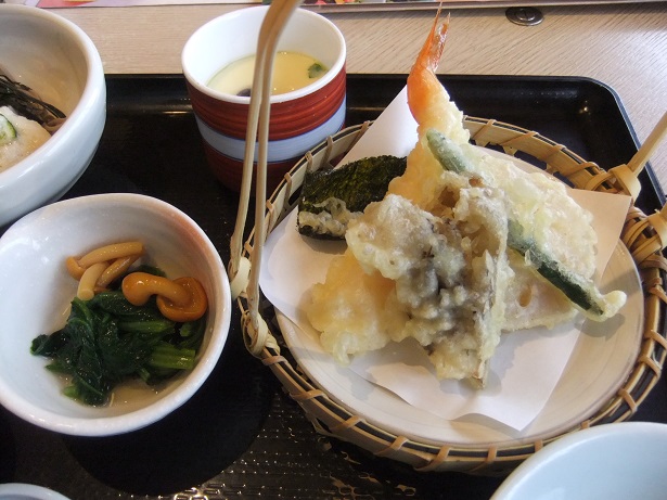 島根１丁目・和食さとの松茸ごはんととろろそば膳(天ぷら類)