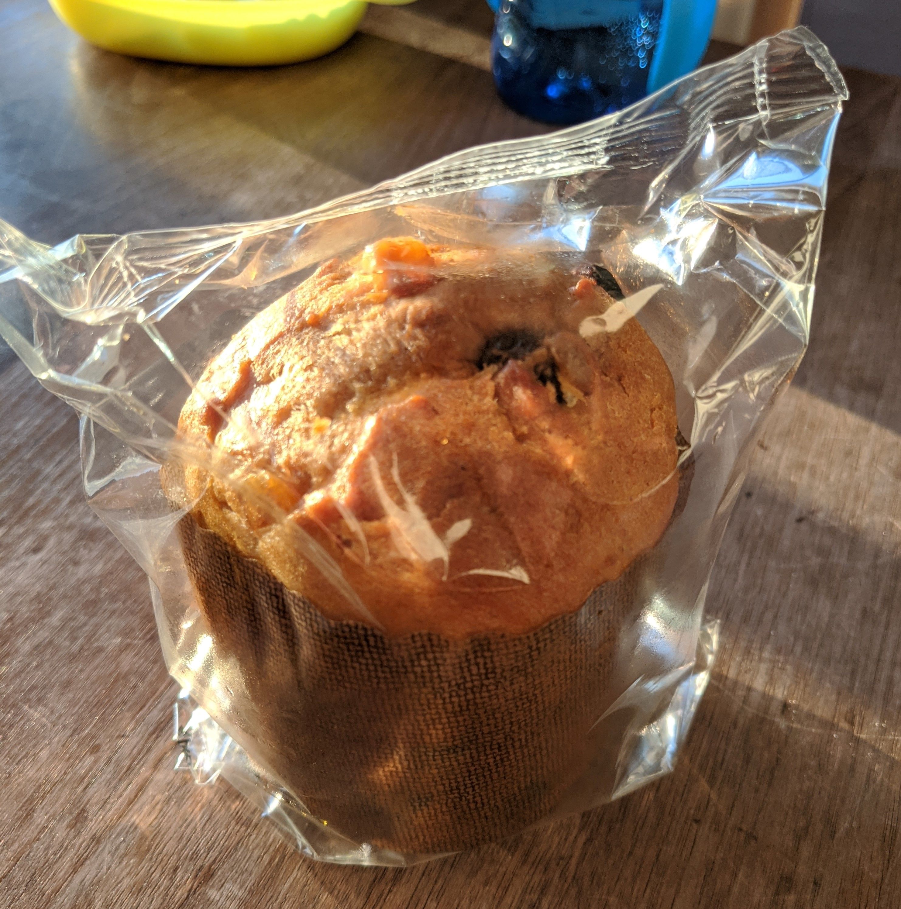 イタリア　ミラノ　COVA パネたトーネ　 500g ラッピングつき　日本未発売 イタリア ミラノ COVA パネたトーネ 500g ラッピングつき 日本未