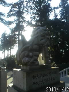 門前の狛犬さま４