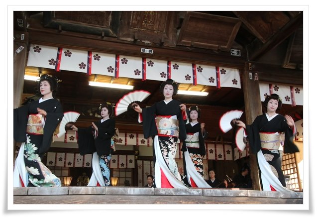 宇多須神社-43 奉納舞い-21 16.2.3