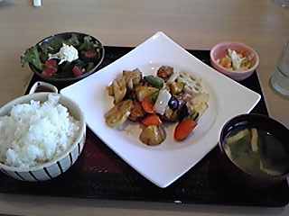 150810_鶏と野菜の黒酢あん定食 851円.jpg