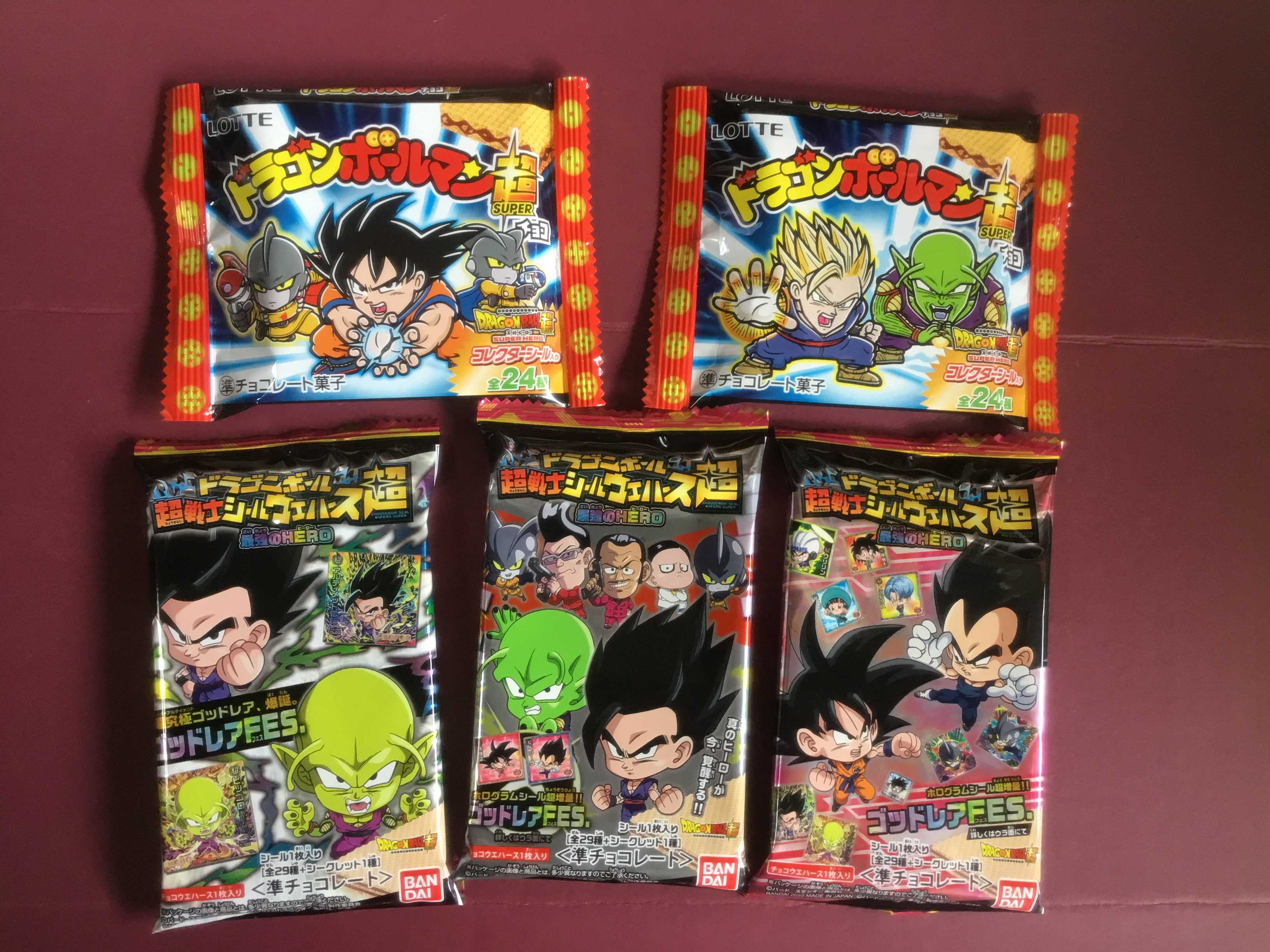 ドラゴンボールのシール付きウエハースとビックリマンチョコの比較