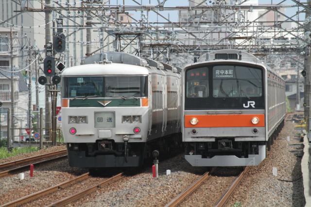 武蔵野線 205系と 並ぶ 185系 送り込み回送2