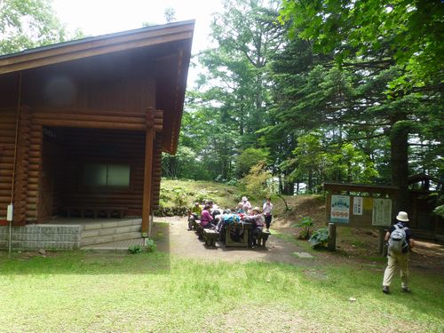 鷹ノ巣山避難小屋