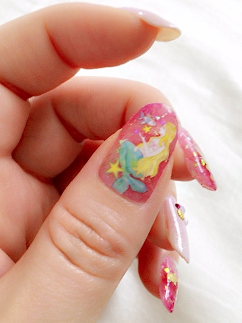 ピンク・マーメイド　親指
