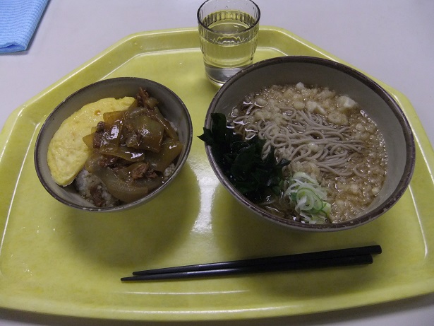 足立区役所職員食堂のそば定食１