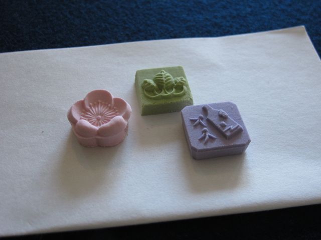 ４