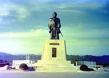 武市半平太銅像