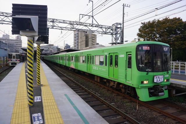 京王｢高尾山温泉｣緑の電車3