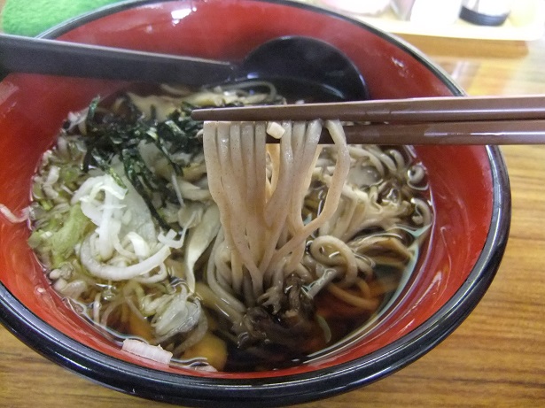 そばの南部盛岡バスセンター店の舞茸そば2