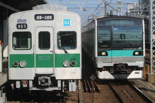東京メトロ 5000系と並ぶ車両3