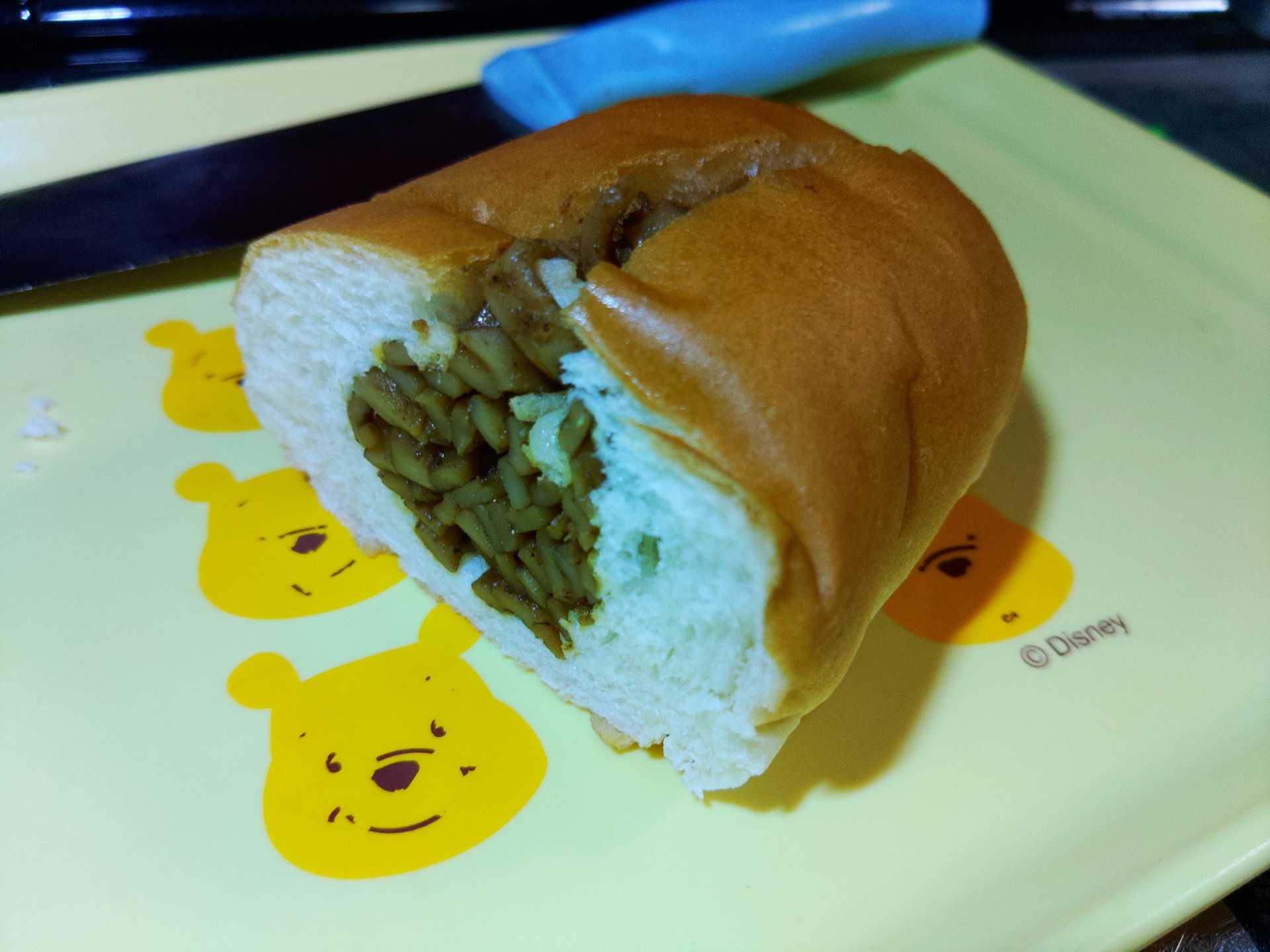 焼きそばパン（神保町みかさ監修）（108円→78円）〈ローソン