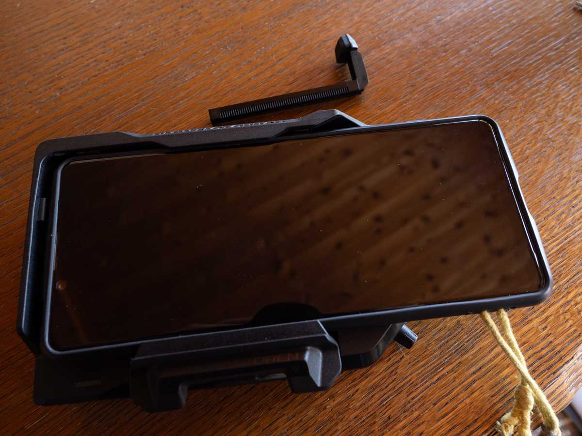 BMW ConnectedRide Cradle と EXPERIA 1Ⅱ （私と BMW Motorrad