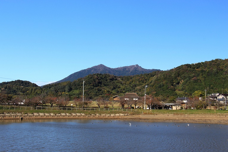1.北条大池と筑波山.JPG