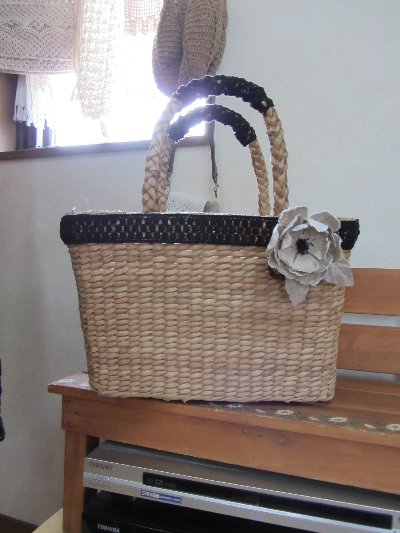 black-ribbon-bag