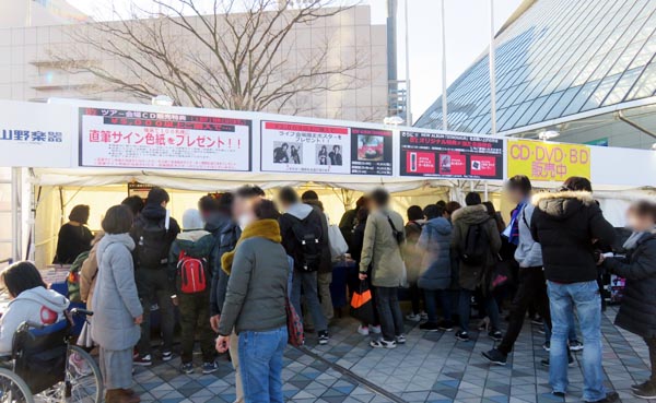 6 東京 CD売場 初日1425.JPG