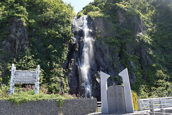 雄冬岬と白銀の滝