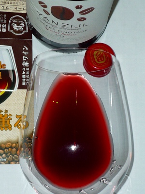 Imbuko Wines　Vanzijl Coffee Pinotage 2013 glass.jpg