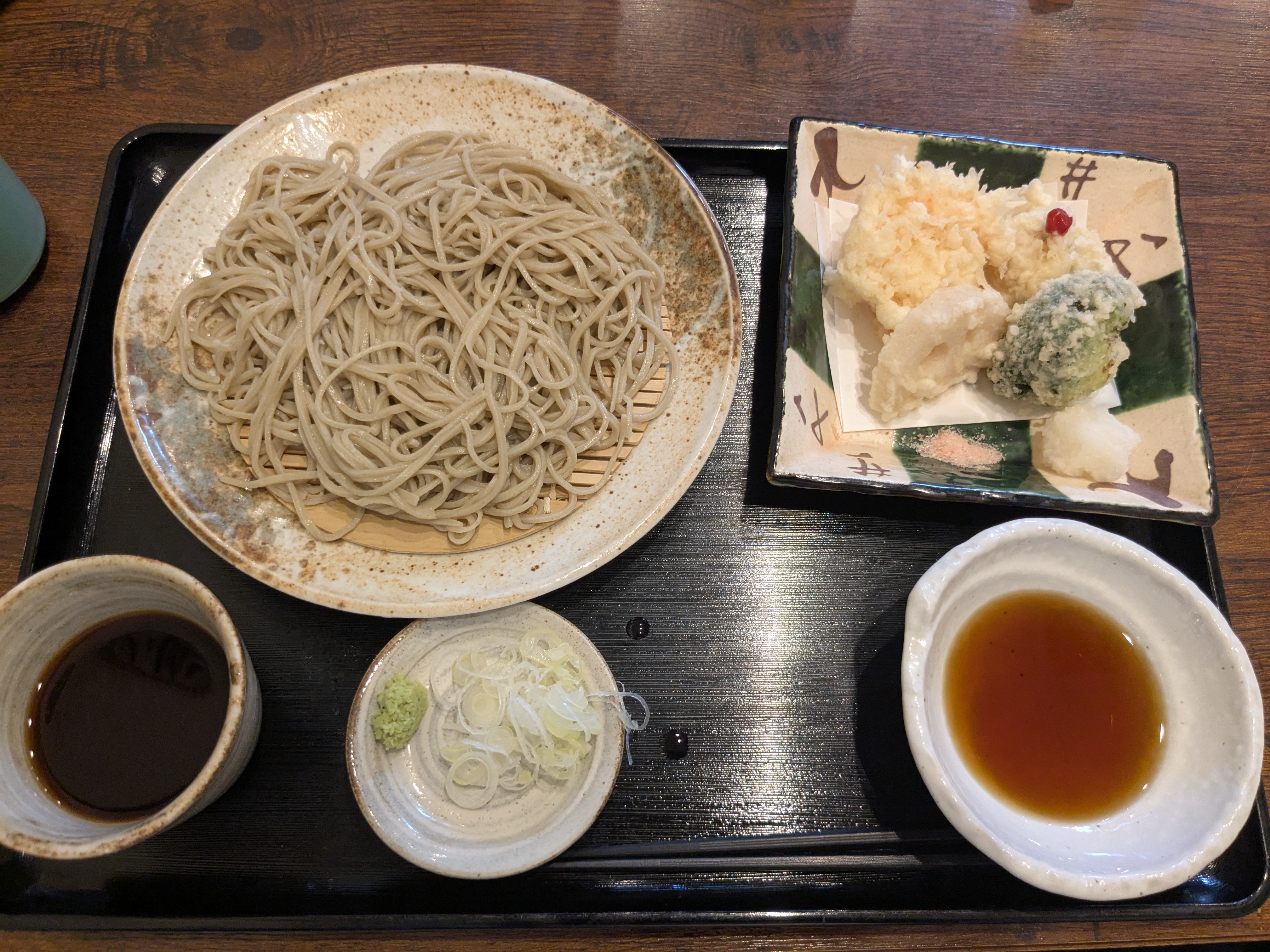 津田沼駅そば屋　つだぬまや　ふぐとハーブエビの天ぷらせいろ