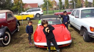 車の前で.jpg
